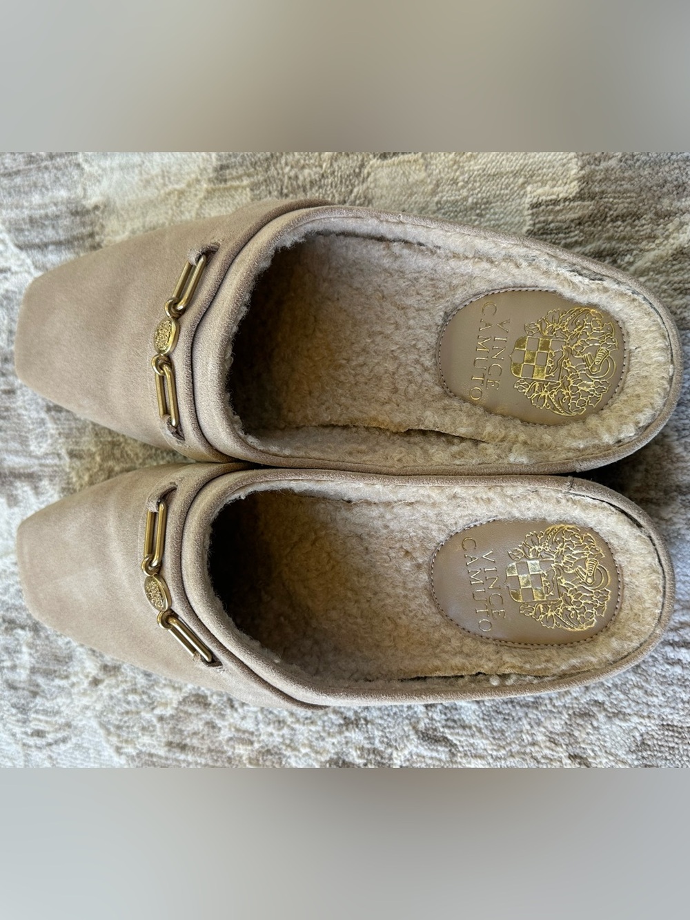 Vince Camuto NWOT Taupe Suede Shearling Gold Slip On Loafers (Mens 8/Womens 9.5) - Picture 6 of 11